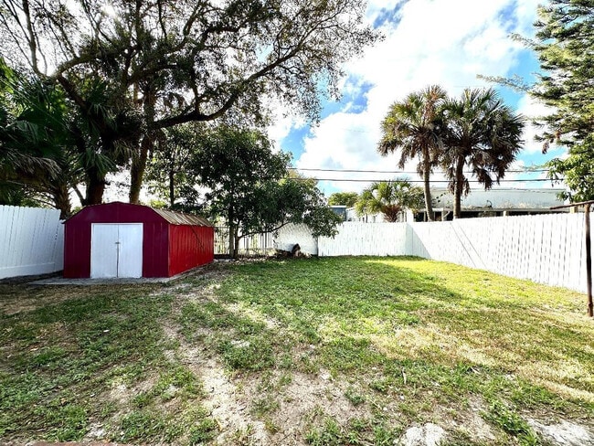 Building Photo - 525 NW 15th Terrace