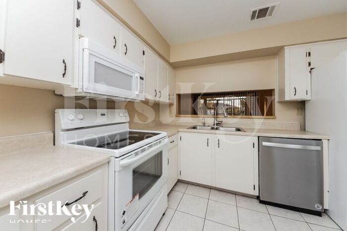 Building Photo - 610 Fresno Ct