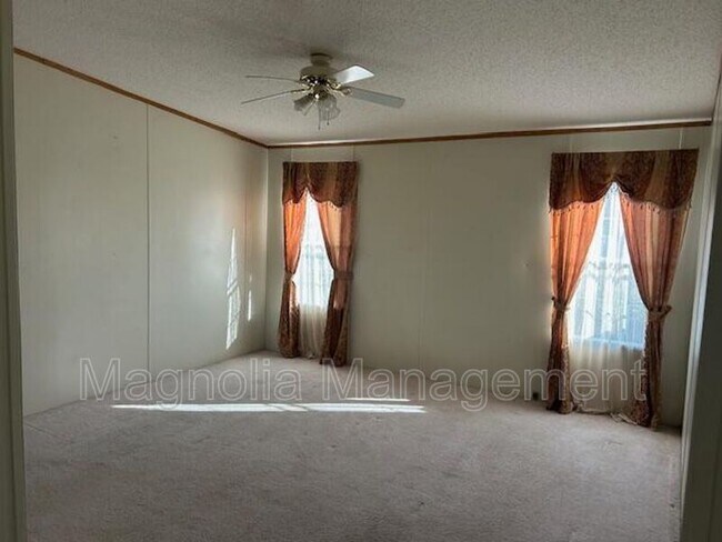 Building Photo - 156 Daffodil Dr