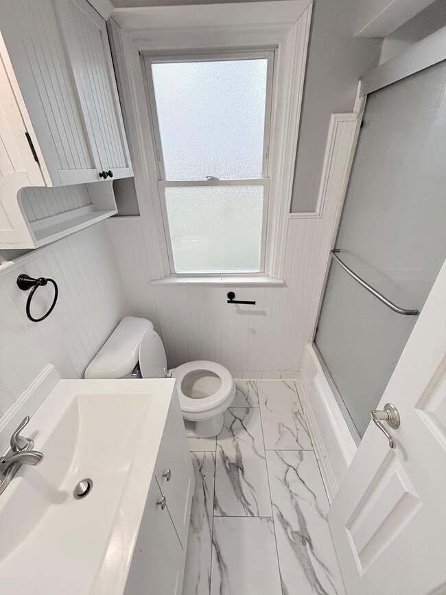 Building Photo - 3 bd 2 bath Ranch in Willoughby