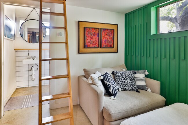 Building Photo - 55 Lynn St