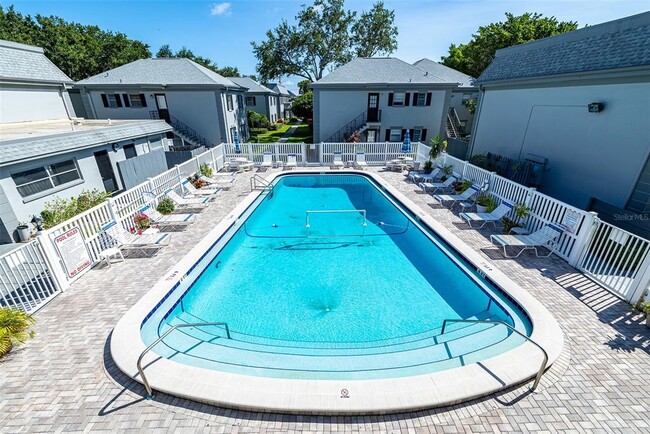 Building Photo - 6950 Avenue Des Palais
