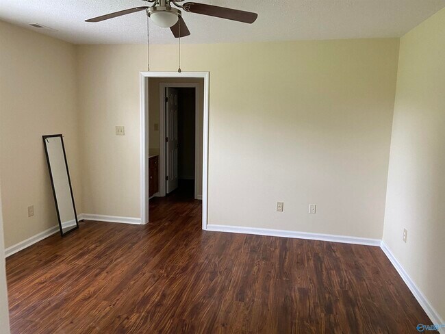 Building Photo - 402 Crutcher Cir