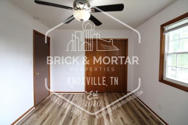 Building Photo - 2409 Holbrook Dr