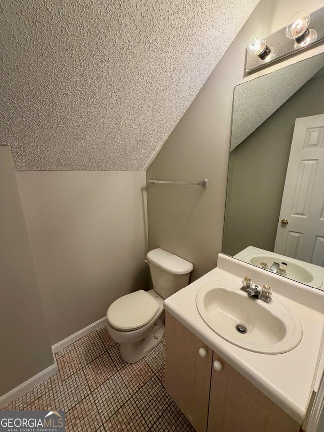 Building Photo - 15 Lakeside Cir