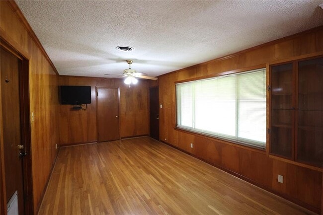 Building Photo - 4018 Nenana Dr