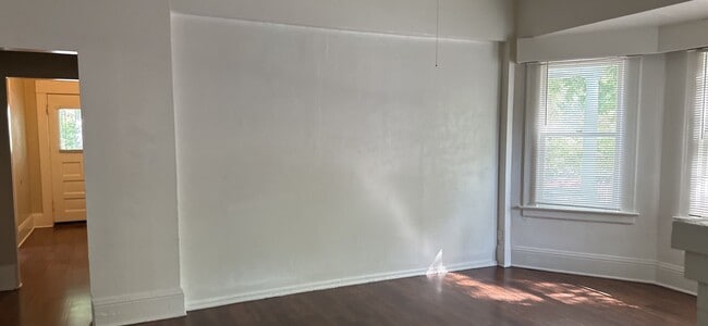 Building Photo - 805 Rio Chico Way