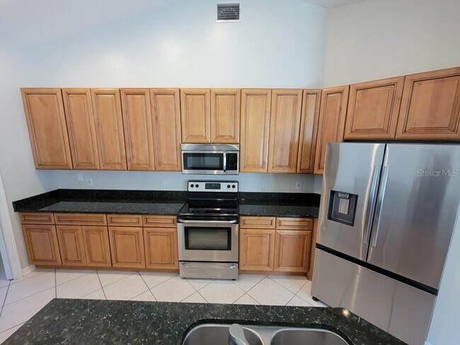Building Photo - 7916 Roundelay Dr