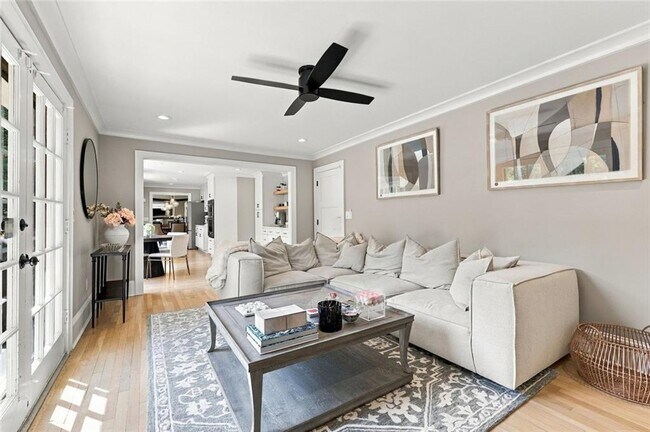 Building Photo - 5179 Meadowlake Dr
