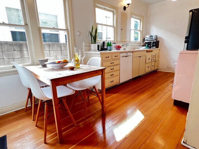 kitchen - 627 Tularosa Dr