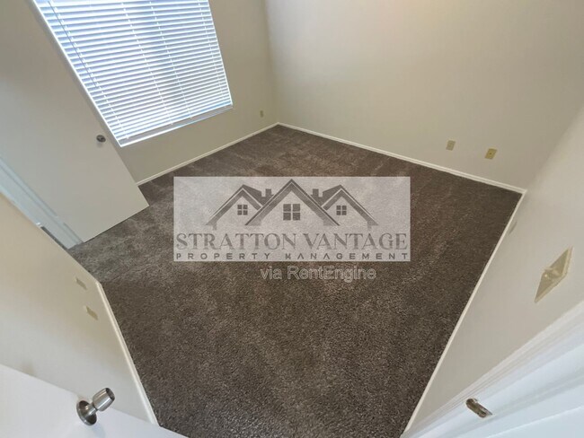 Building Photo - 441 S Maple