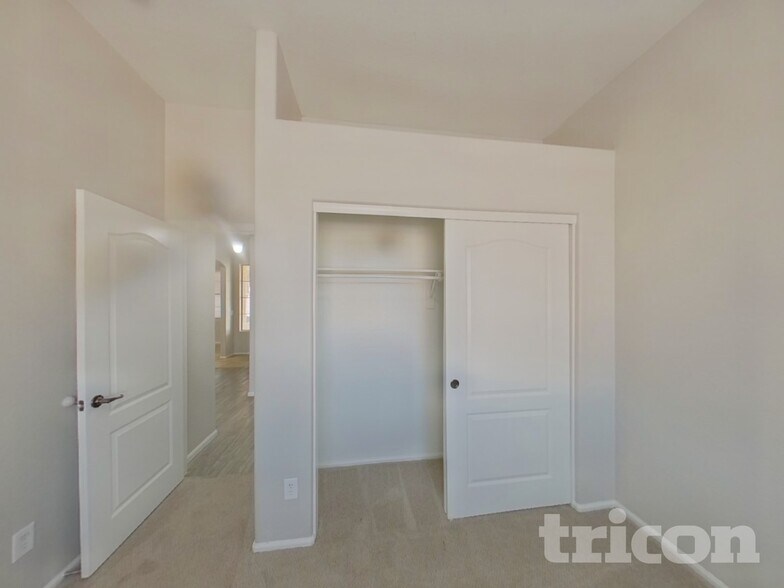 Building Photo - 17601 N Vera Cruz Ave