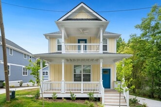 Building Photo - Applications Pending: FIRST MONTH FREE! Beautiful 3bd/2.5ba Two-Story Home Built in 2021 Just 2 M...