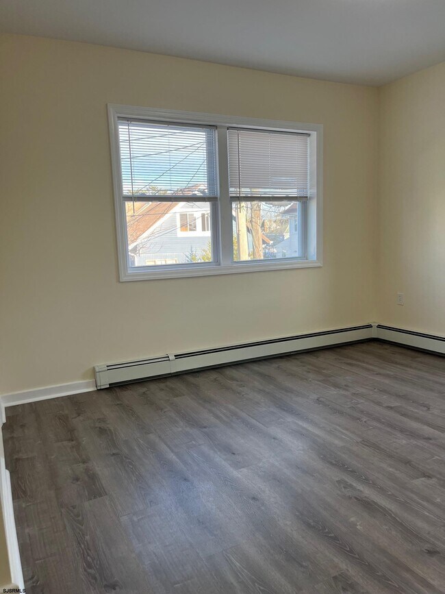 Building Photo - 16 N Sacramento Ave