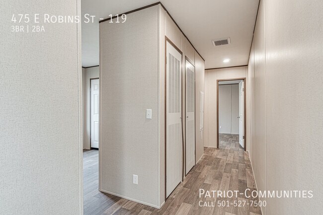 Building Photo - 475 E Robins St