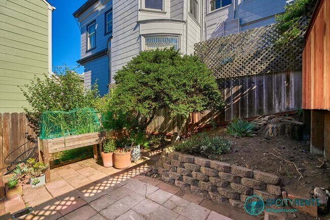 Building Photo - Cole Valley: Top Floor Edwardian Flat w/ F...