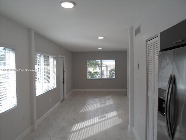 Building Photo - 354 NW 59th Terrace