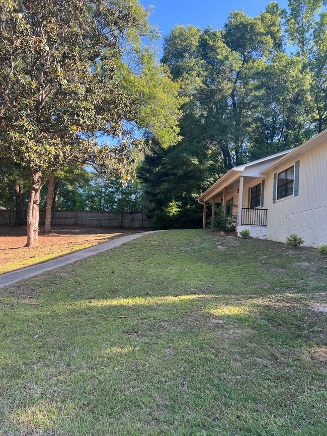 Building Photo - 185 Hickory Tree Ln