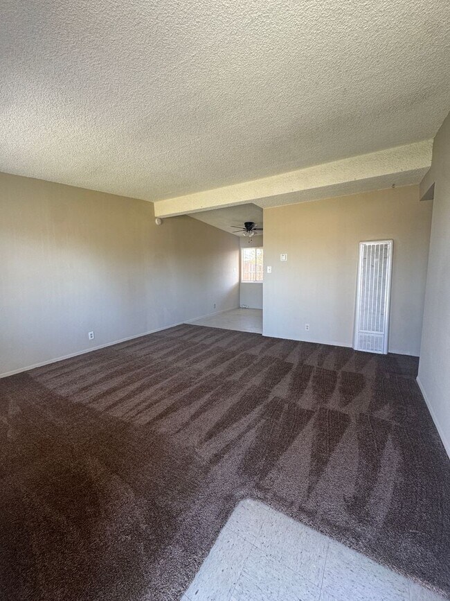 Building Photo - 337 Oasis Dr