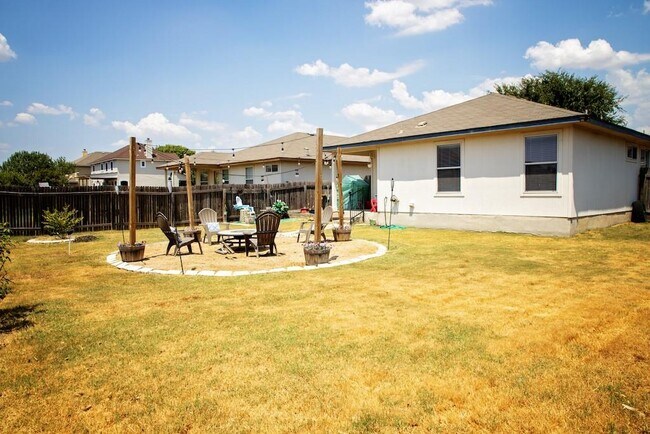 Building Photo - 135 Holmstrom St