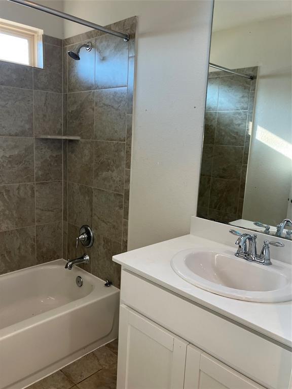 Building Photo - 572 Evening Star