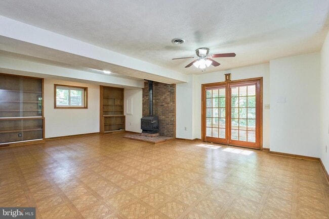 Building Photo - 8332 Hilltop Ave