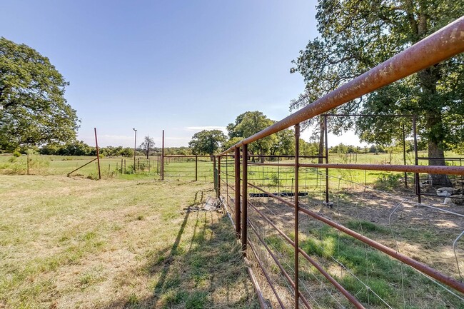 Building Photo - Country Living with Several Acres of Pastu...