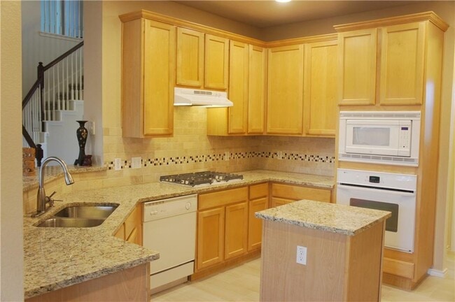 Building Photo - 13632 Campesina Dr