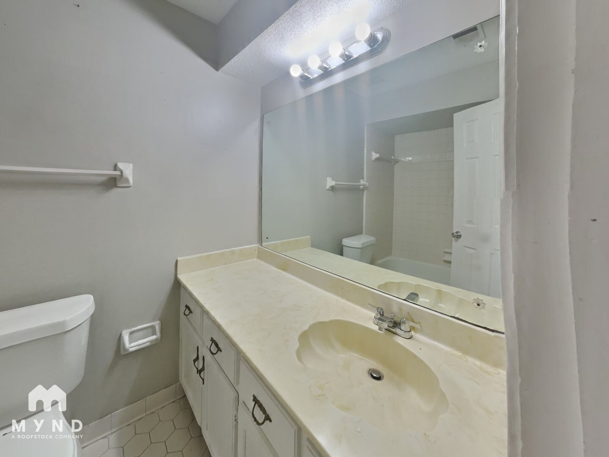 Building Photo - 976 Clarington Dr