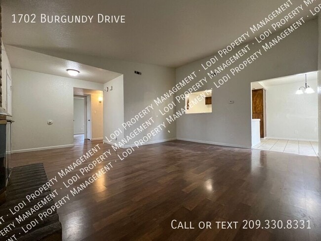 Building Photo - 1702 Burgundy Dr