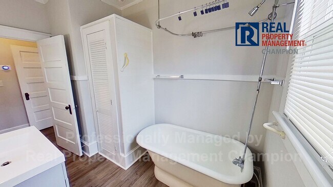 Building Photo - Charming 3 BD/1 BA Home with Fresh Updates...