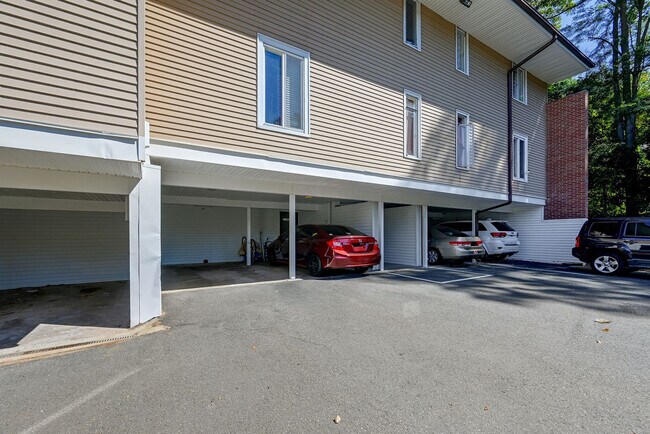 Building Photo - 1622 Farmington Ave