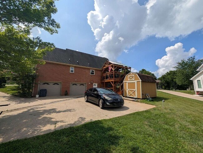 Building Photo - 2164 New England Pl