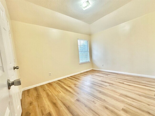 Building Photo - 16322 Sitella Ct