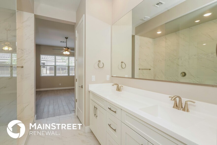 Building Photo - 14066 W Desert Flower Dr