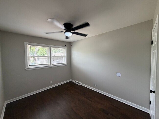 Building Photo - 9756 S Lowe Ave
