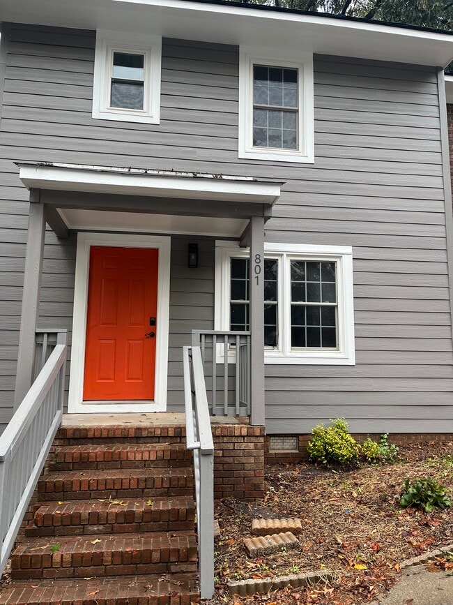 Building Photo - 801 Creekside Dr