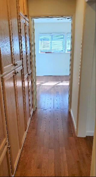 Building Photo - 2226 S Carmelina Ave