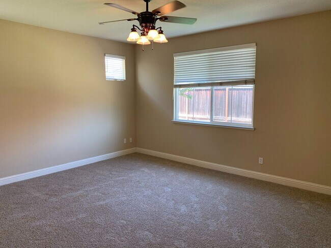 Building Photo - Single Story, Corner Lot in Brentwood!
