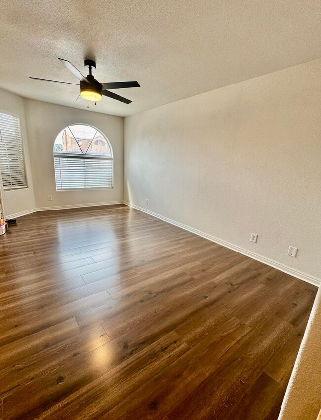 Building Photo - 1122 E 300 S