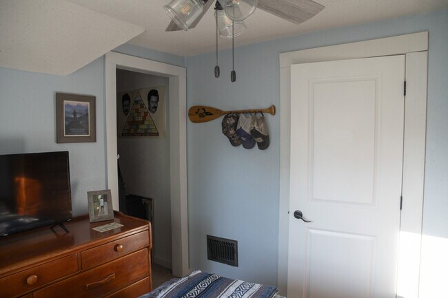 Building Photo - Beautifully Renovated 4-Bedroom Home with Fenced Backyard!