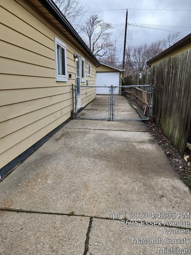 Building Photo - 8635 Essex Ave