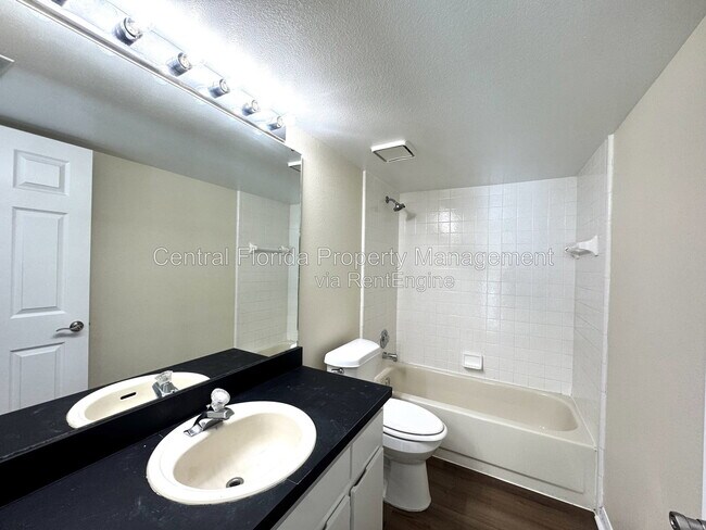 Building Photo - 2985 Viscount Cir