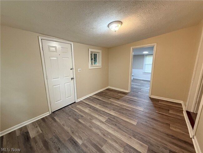 Building Photo - 131 W Miller Ave