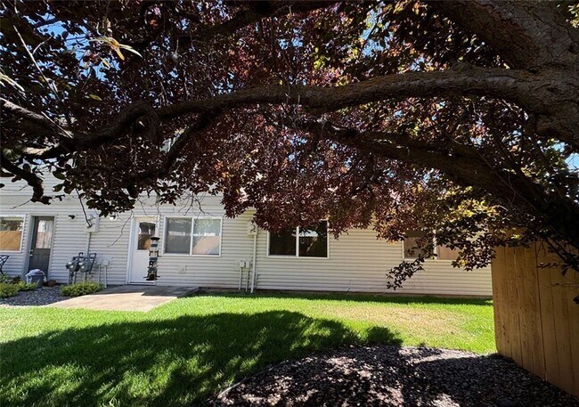 Building Photo - Gorgeous 2-Bedroom, 1-Bathroom Condo for Rent