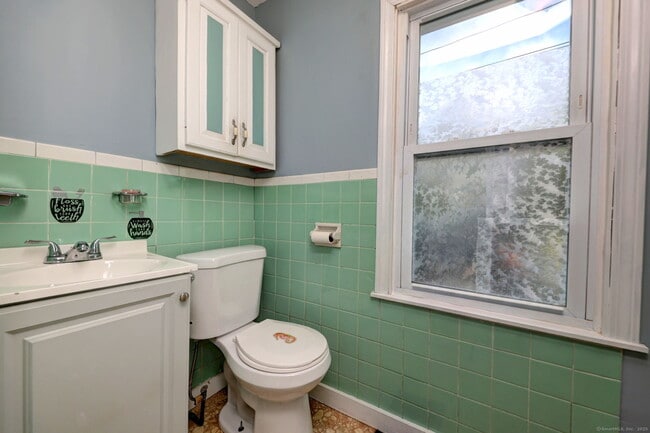 Building Photo - 22 Holmes Ave