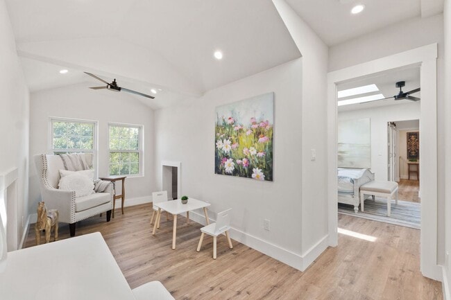 Building Photo - $11,995 - Stunning Executive Estate in Willow Glen