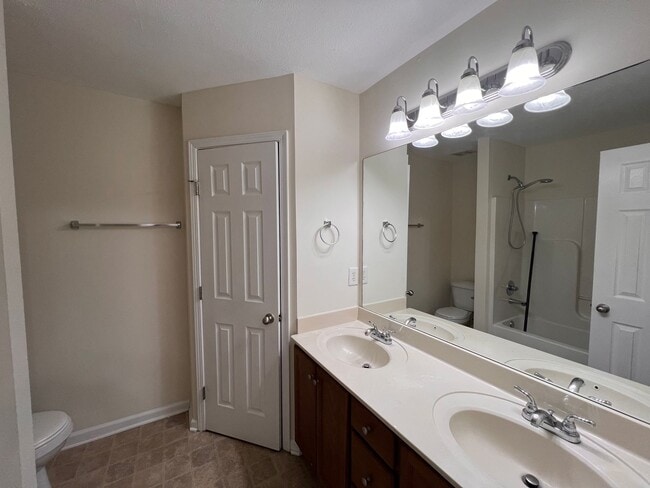 Building Photo - 6021 Cullen Dr
