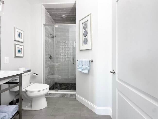 Building Photo - 9416 Amherst Ave