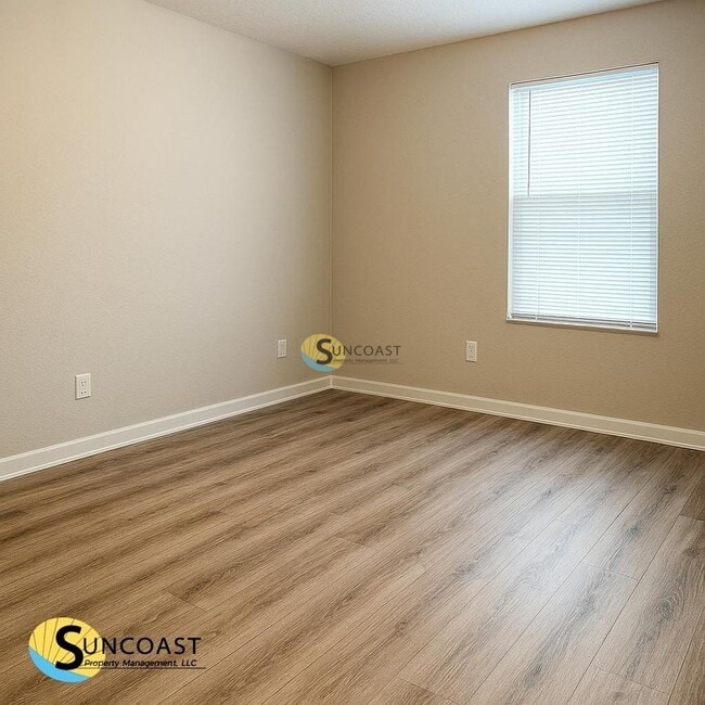 Building Photo - 7622 Rain Forest Dr N